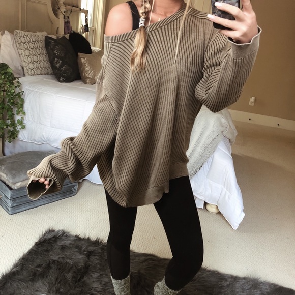 Sweaters - ribbed mocha knit sweater